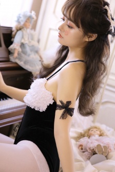 女生下面流出白色粘稠物是因为什么
